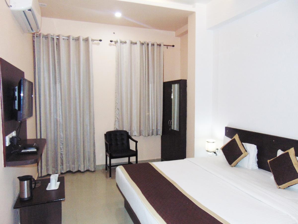 Makrana Raj Hotel Sikar エクステリア 写真