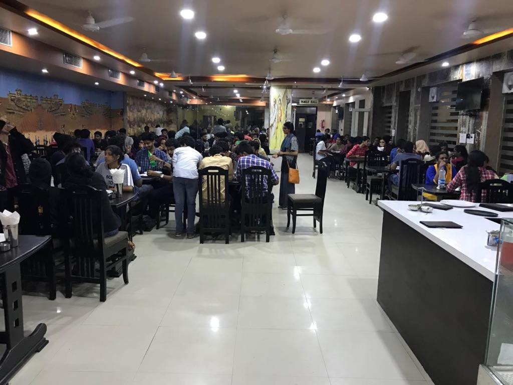 Makrana Raj Hotel Sikar エクステリア 写真